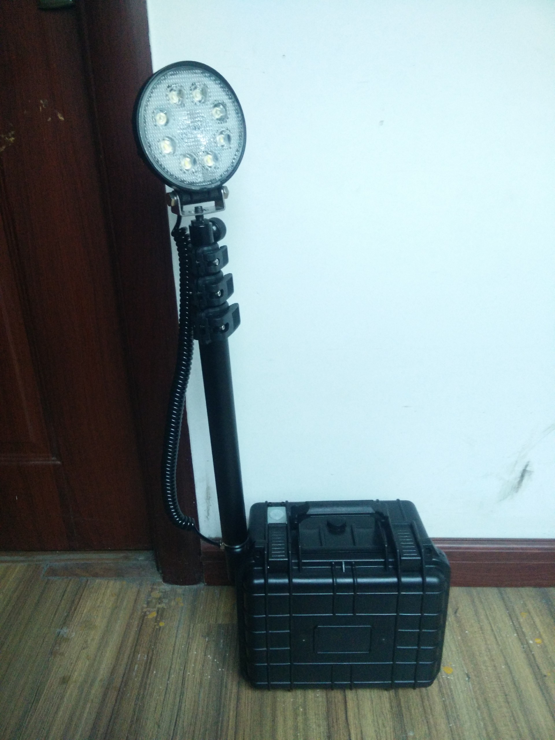 DOT135便攜式照明工作燈 一、適用范圍：